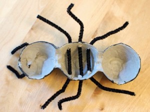 Pattes de fourmi pour une fourmi fait-maison en carton