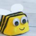 DIY avec des boites à oeufs, le bébé abeille