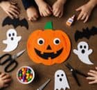Alt : Activités d’Halloween pour enfants : citrouille peinte, fantômes et chauves-souris en papier